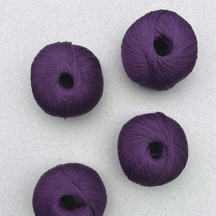 4 garnnoegler i kvaliteten arctic pearl fra pascuali i farven grape 10