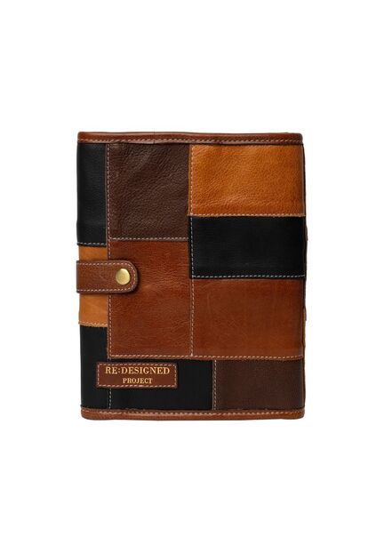 Forside af Torn & Cut Project 14 pindeetui i patchworklæder med trykknaplukning