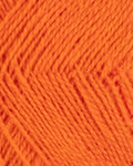 close up af garnet finull fra Rauma i farven orange 4205