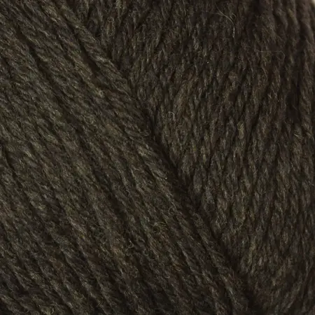 close up af garnnoegle heavy merino fra knitting for olive i farven brun bjoern