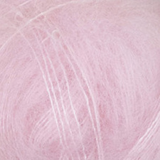 Close up af Garnnøgle isager silk mohair farve 27 lyserød