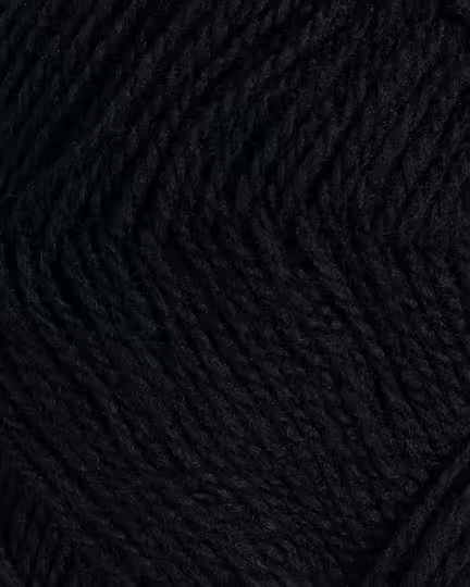 close up af garnet finull fra Rauma i farven sort 436