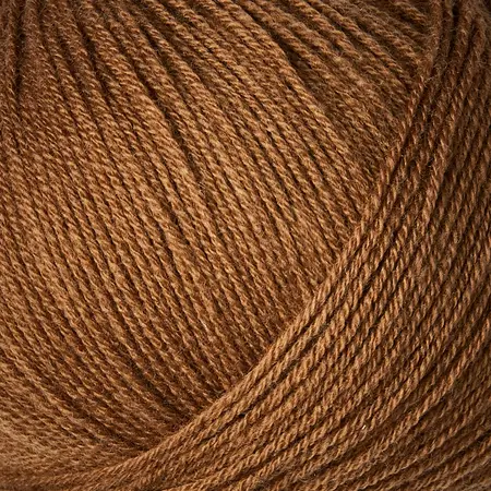 close up af garnnoegle merino fra knitting for olive i farven lys cognac
