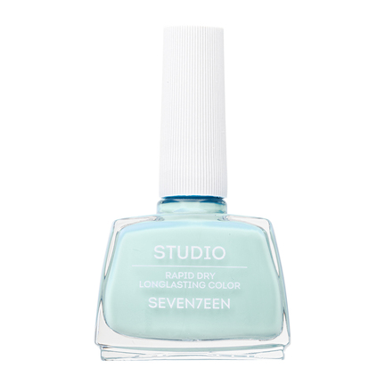 Farvede neglelakker i mange forskellige nuancer med lang holdbarhed og høj glans.