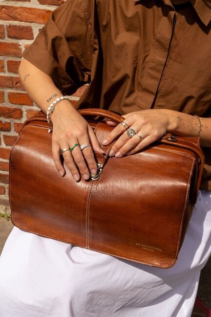RE:DESIGNED Project 98 projekttaske i Urban leather Walnut – stilfuld strikketaske med crossover rem