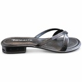 Tamaris sort tåsandal model 1/1-27198/22, yderside med tåen mod højre