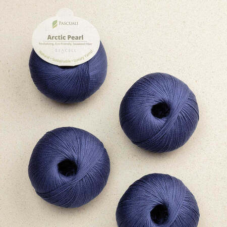 4 garnnoegler i kvaliteten arctic pearl fra pascuali i farven 12 navy