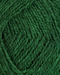 close up af garnet finull fra Rauma i farven moerk groen meleret 4122