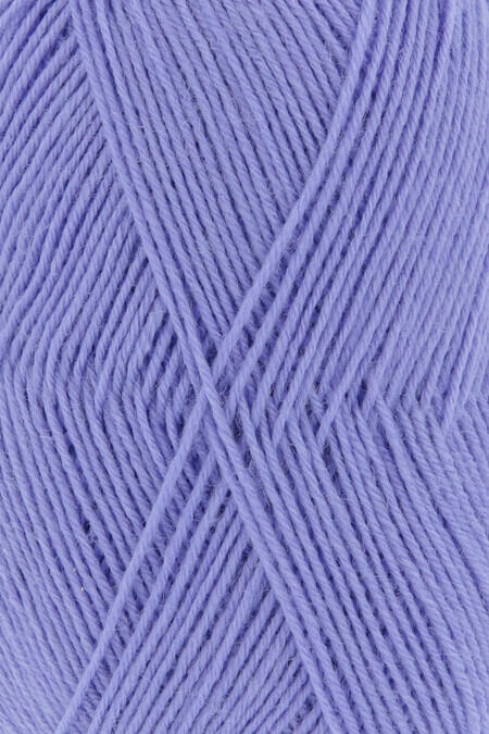 Close up af garnnøgle fra Lang Yarns strømpegarn super soxx i farven lavendel