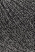 close up af garnnoegle af maerket yak fra lang yarns i farven moerk graa