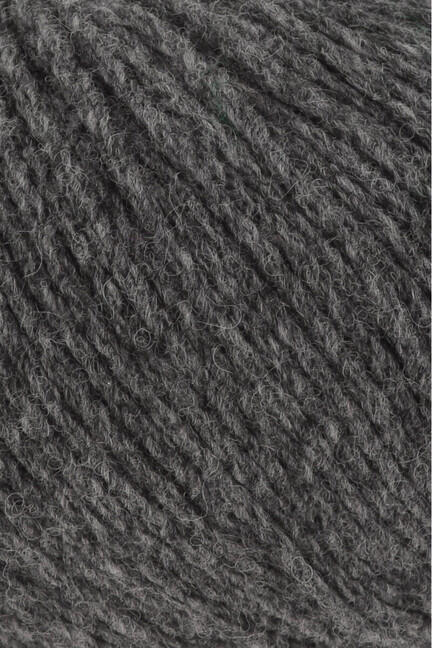 close up af garnnoegle af maerket yak fra lang yarns i farven moerk graa