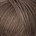 close up af garnnoegle merino fra knitting for olive i farven blomme-ler