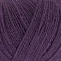 close up af garnnoegle merino fra knitting for olive i farven blomme