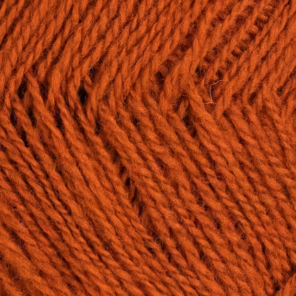 Nøgle Rauma Finull garn i farven 434 Terracotta – 2-tråds norsk uld i varm rustrød nuance.