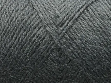Close up af garnet vilja garn fra filcolana i farve 219 antracite