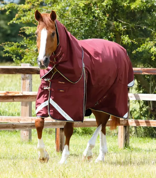 Se Premier Equine Buster Zero 0g med aftagelig hals - Burgundy - 5,6" (125cm) hos Travshoppen.dk