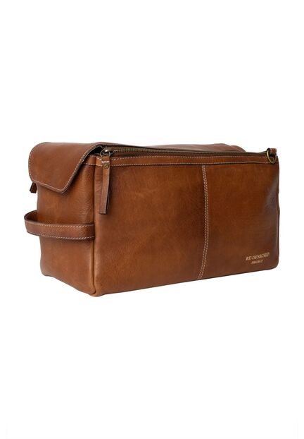fronten af project 44 laedertaske fra re designed i farven walnut