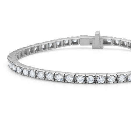 TENNIS bracelet in 14 karat white gold with 2.50 ct. diamonds.