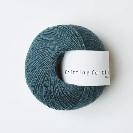 garnnoegle merino fra knitting for olive i farven petroleumsgroen