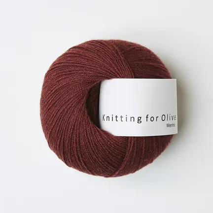 garnnoegle merino fra knitting for olive i farven vinroed