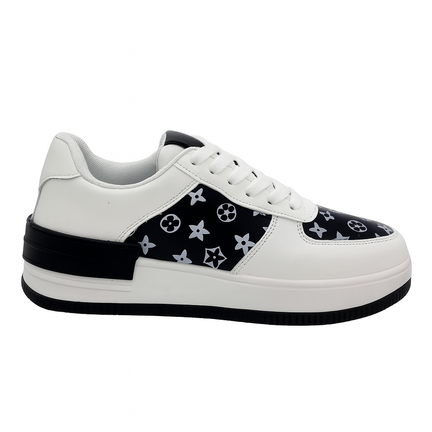 Hvid sneaker med sort monogram og sorte detaljer