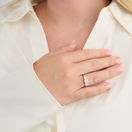 Solis Trio ring i 8 karat guld med zirkonia på model