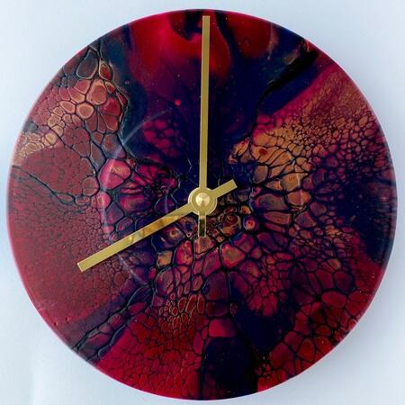 Hungarian Dances - Anderledes og moderne rødt unika vægur fra Redesigna