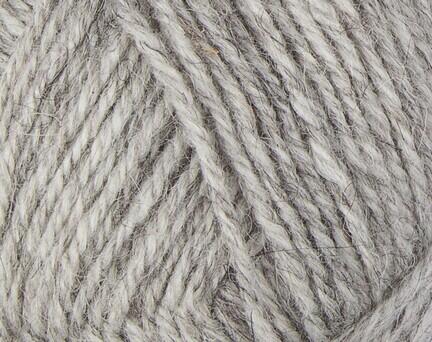 close up af garnet hosuband fra istex i farven lys graa