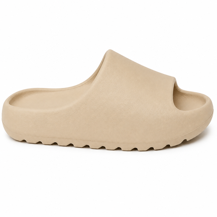 sandal i beige med blød fodseng og skridhæmmende sål