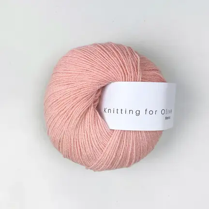garnnoegle merino fra knitting for olive i farven valmuerosa