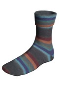 stroempe strikket i super soxx fra lang yarns i farven blaa graa orange