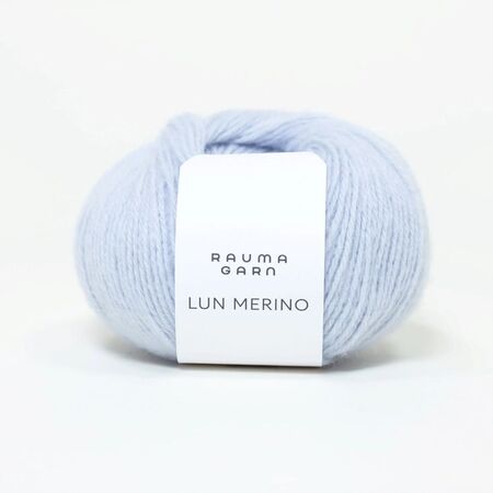 Garnet lun merino fra rauma garn i farven babyblå