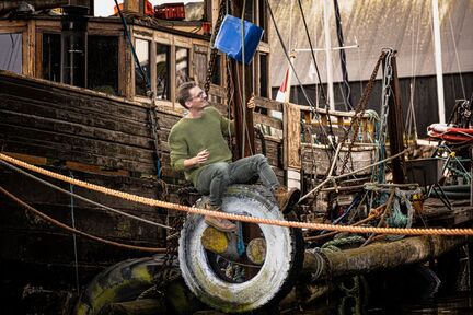 model ifoert den strikkede bluse livingstone designet af annette danielsen