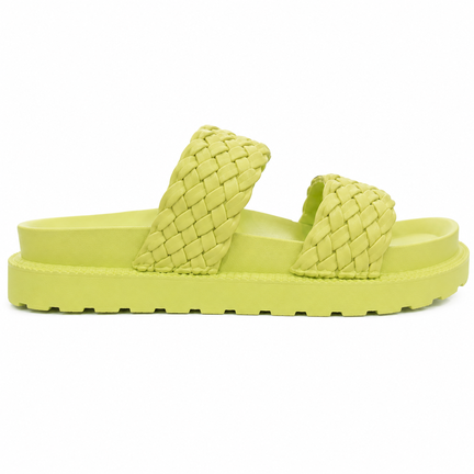 Limegrøn Streetz slipper med flettede remme og chunky platformsål på hvid baggrund