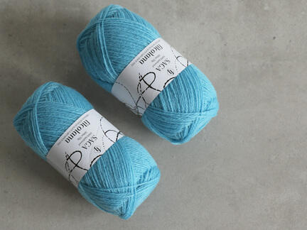2 garnnogler saga fra filcolana i farven summer sky