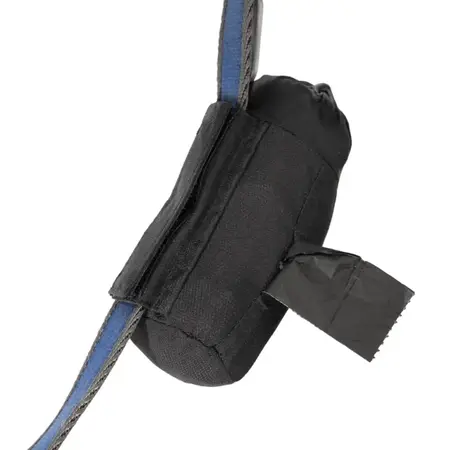 Non-stop dogwear Baggy Bag 2.0 - Black - sat på en hundesnor