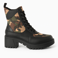 Camouflage combat støvle med chunky hæl, sorte læderdetaljer og stramme snørebånd.