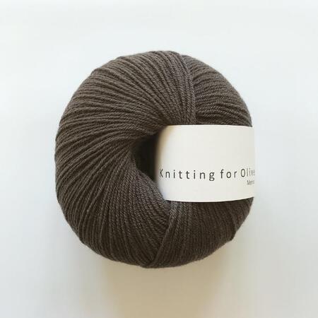garnnoegle merino fra knitting for olive i farven moerk elg