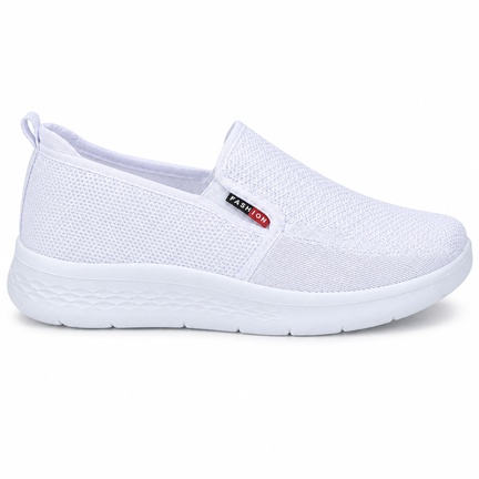 Hvide slip-on sneakers med SPORT mærkat – Komfort & stil