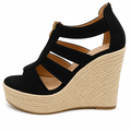 Sort kilehæl sandal med krydsremme og flettet espadrillesål til kvinder på hvid baggrund fra Topsko.dk