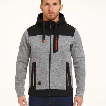 Mand bærer grå og sort herrejakke med aftagelig hætte og orange lynlåse