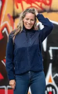 Modelbillede: Matterhorn Pasang navyblå fleecejakke. Sherpa-fleece og specielt materiale på brystet. Praktiske lommer og elastiske manchetter. Stilfuld og funktionel.