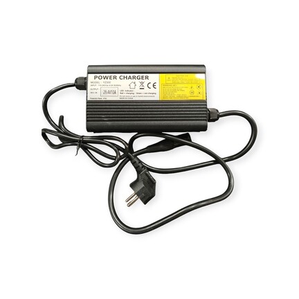 Hos Dansk batteri teknik ApS kan du finde en 24 volt oplader med en kapacitet på 10 A, som vil sikre en effektiv og hurtig opladning af batteriet.