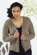 Strikket lysebrun cardigan Naturstruktur Musling designet af Annette Danielsen fra bogen Østen for Solen, strikket i garn fra Isager