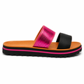 Sorte slides med pink metallic rem og komfortsål på hvid baggrund
