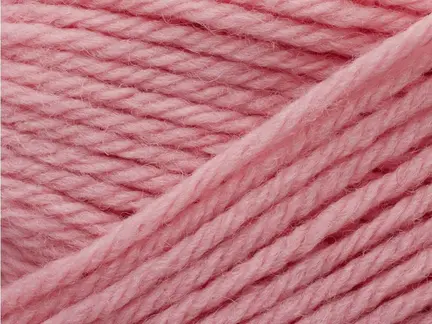 close up af garnnoegle peruvian highland wool fra filcolana i farven 370 flamingo
