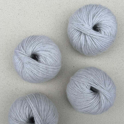 Cashmere 6 28 fra Pascuali i farven feather 06