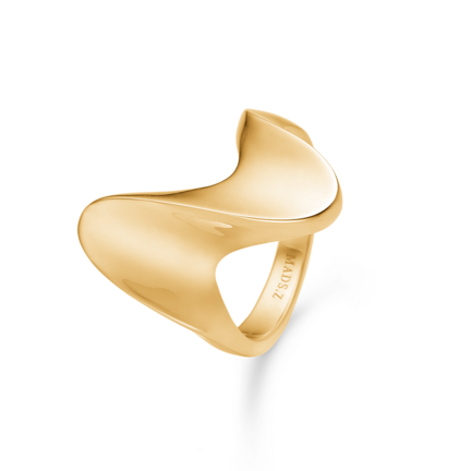 BIG WAVE ring in 14 karat gold | Danish design by Mads Z