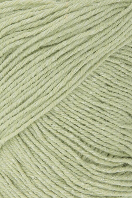 Close up af sommergarnet Sweet fra Lang Yarns i farven pistache