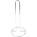 En sølv, fritstående papirhåndklædeholder / Køkkenrulleholder med en lodret stang og cirkulær base. Dens minimalistiske design har en enkel metaltrådskonstruktion. Velegnet til at holde papirhåndklæderuller i standardstørrelse.